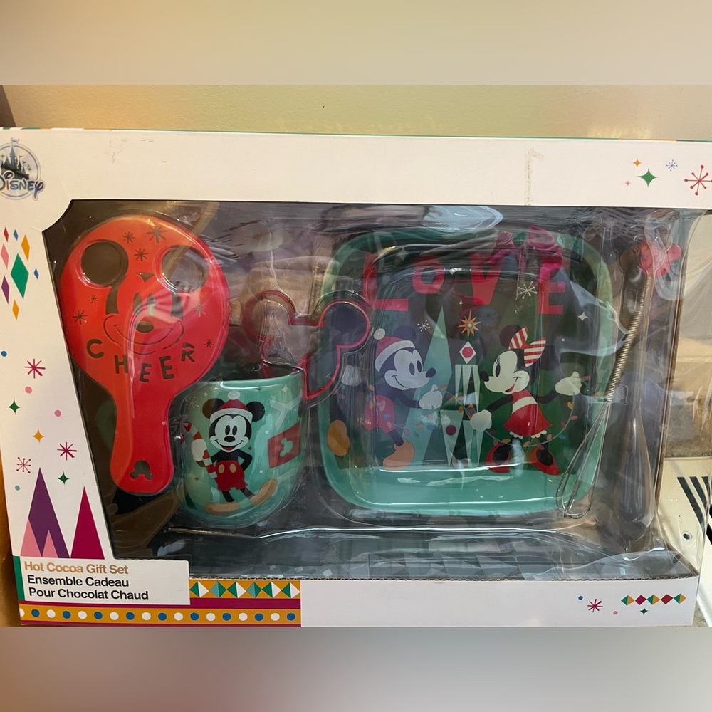 Disney 2018 hot cocoa gift set